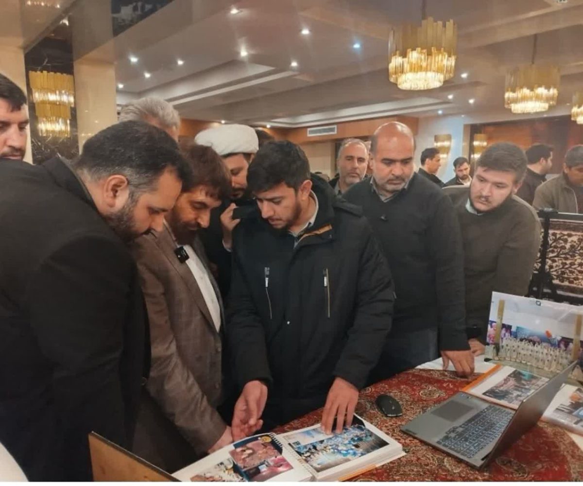 مسئولین اجتماعی کشور از غرفه ها و خدمات ما دیدن می کنند.