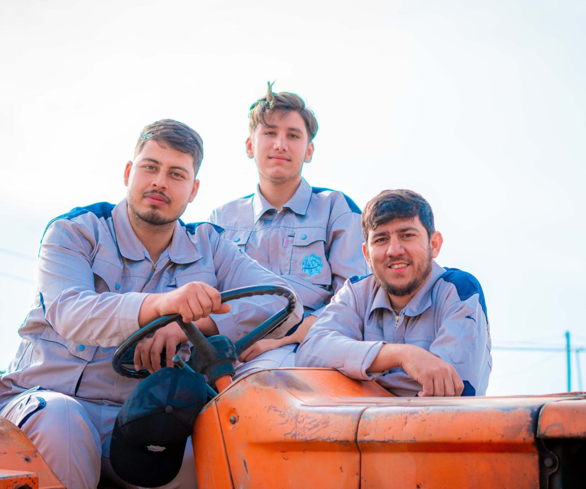 ما ؛ خادمان چشم به راه