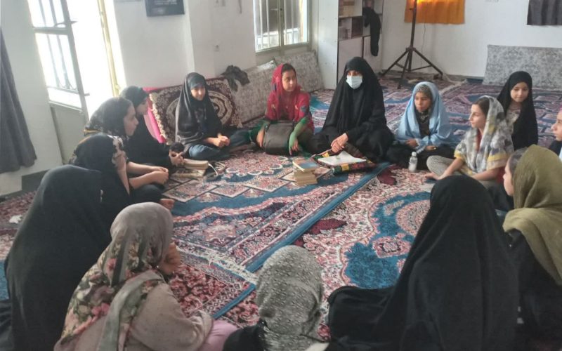 کلاس های تفسیر قرآن در مرکز تربیتی مجموعه